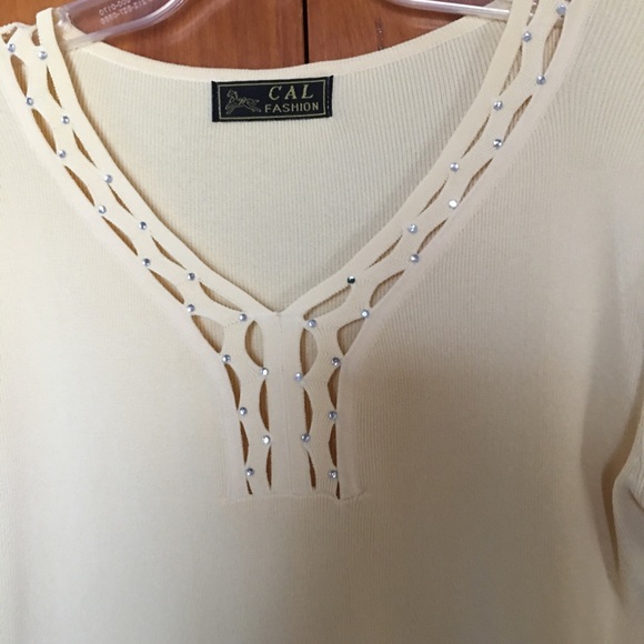 Crystal Accents top by CAL - Picture 5 of 6